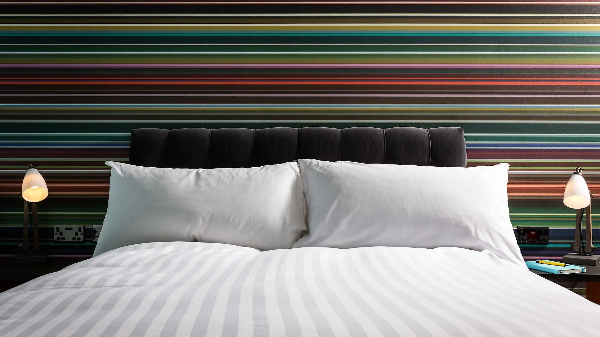 ***  Village Hotel Leeds North Regno Unito