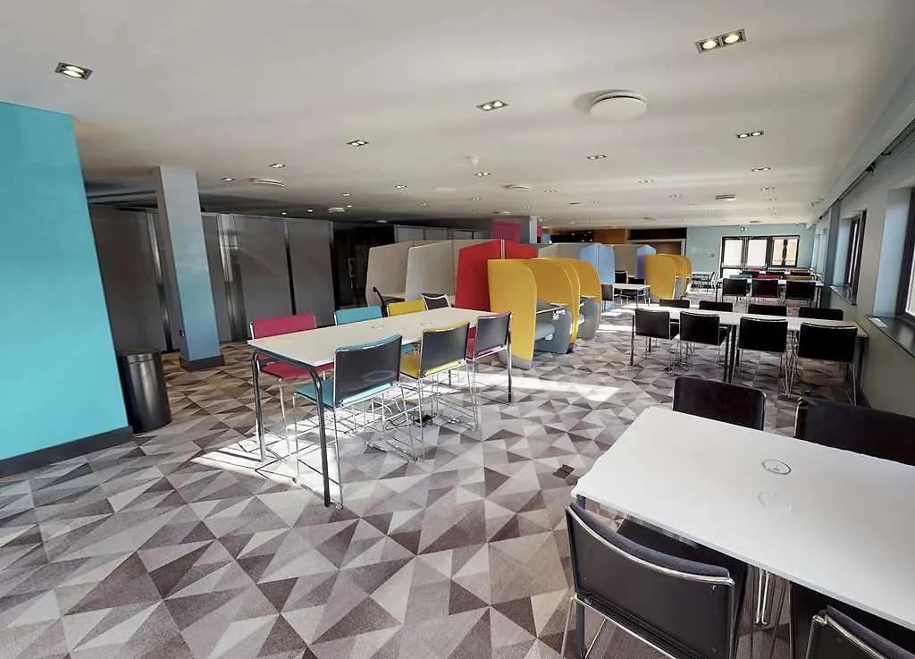 ***  Village Hotel Leeds North Regno Unito
